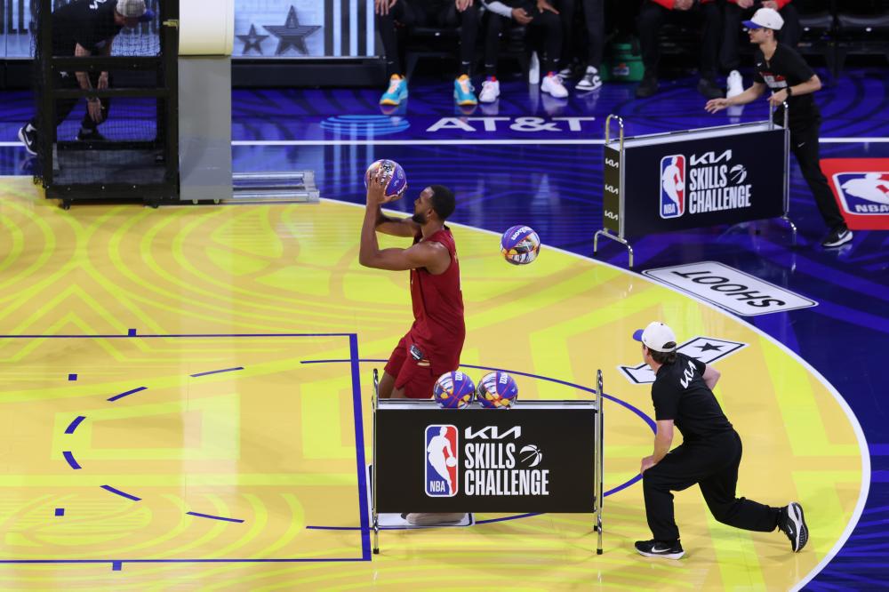 曼奇尼是一 曼奇尼是一