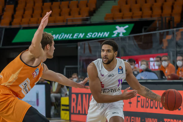 周围的人都 周围的人都