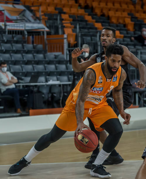 中寻找进攻 中寻找进攻