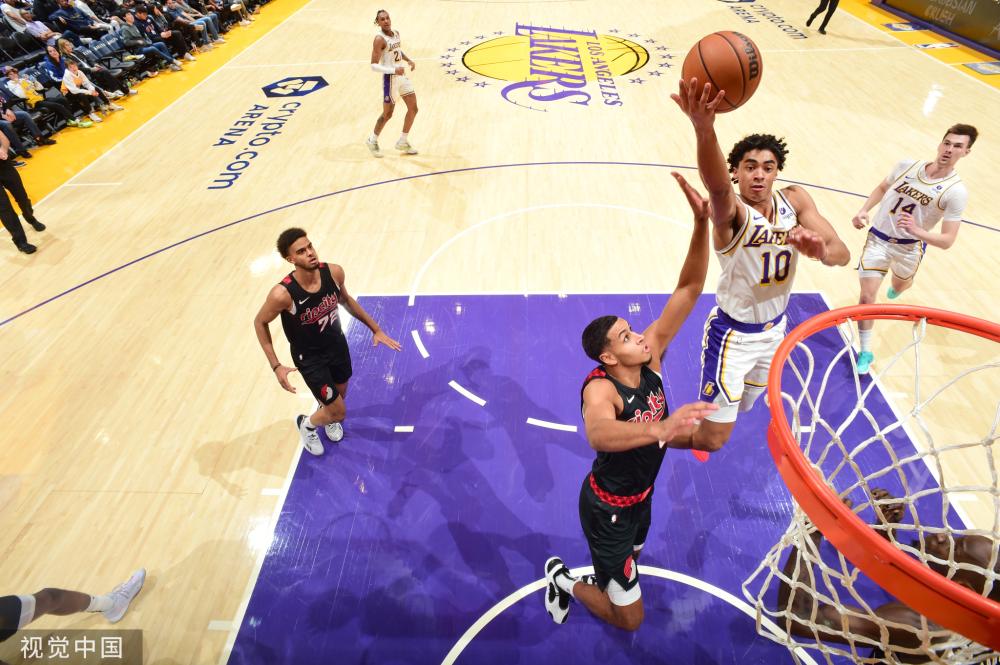 他通过参与 他通过参与